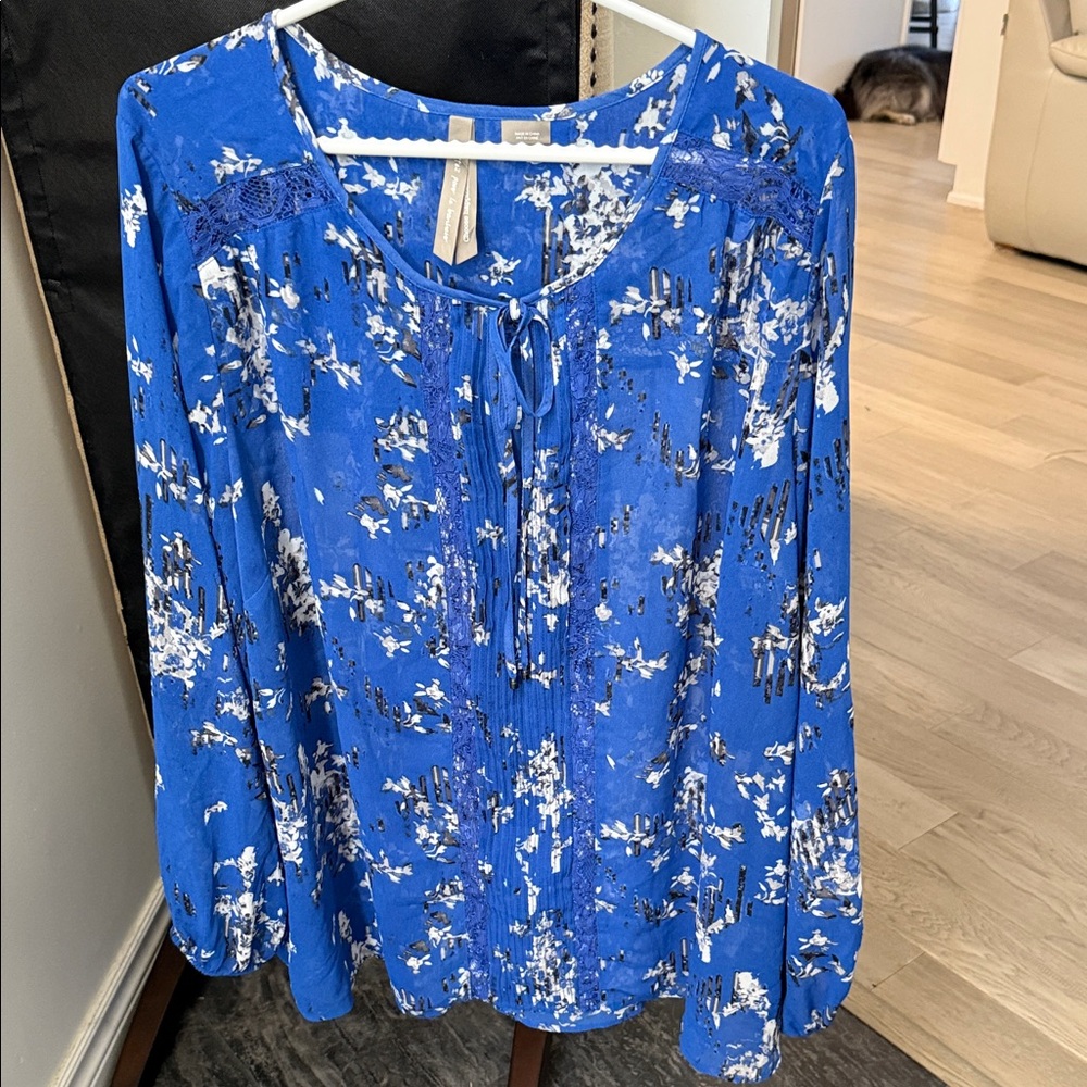 Chic Blue Floral Blouse for Women